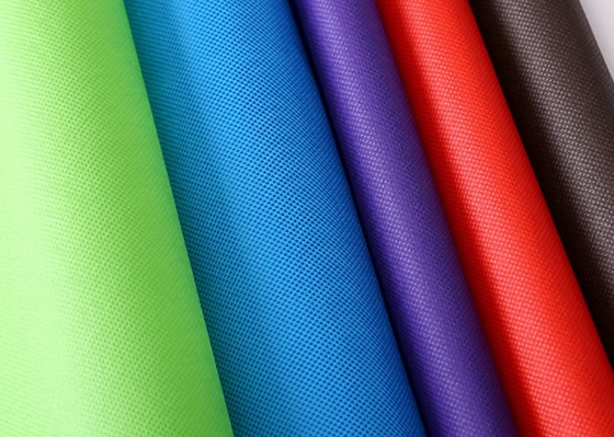 comprare La larghezza non tessuta di superficie del tessuto 10cm-320cm del pannolino 20GSM I pp Spunbond variopinta imprime online manufacture